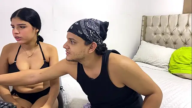 Snapshot of Hotcouple1_Xx chatting on October 16, 2025, 3:26 am Hotcouple1 Xx online show from October 16, 2025, 3:26 am