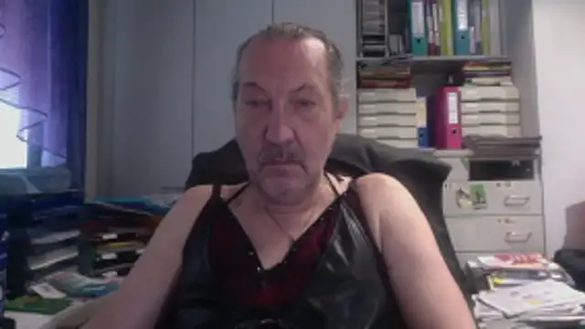 Snapshot of HMStraps01 chatting on January 17, 2026, 10:52 am HMStraps01 online show from January 17, 2026, 10:52 am