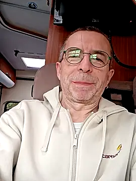 Snapshot of Xavspank2 chatting on April 4, 2026, 7:15 am Xavspank2 online show from April 4, 2026, 7:15 am