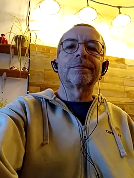 Snapshot of Xavspank2 chatting on February 10, 2026, 10:36 am Xavspank2 online show from February 10, 2026, 10:36 am