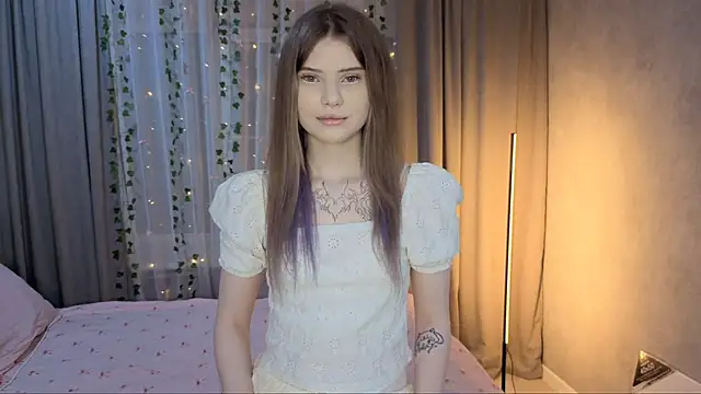 CarolinePepper online show from April 15, 2026, 2:10 pm