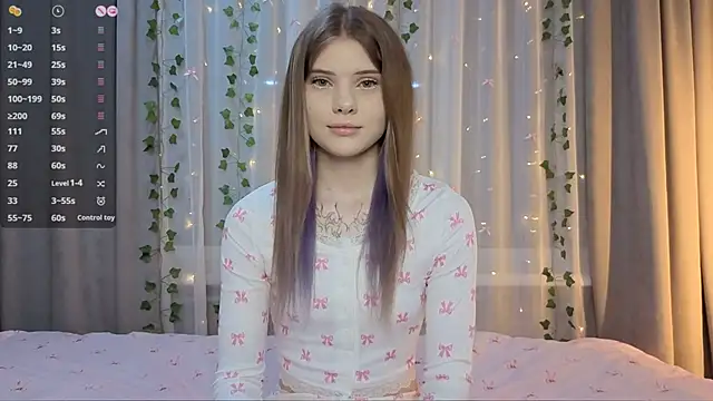 CarolinePepper online show from April 16, 2026, 1:56 pm