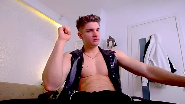 MaxKaiden online show from April 11, 2026, 4:42 am