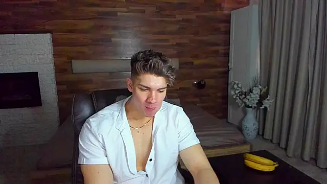 MaxKaiden online show from March 11, 2026, 5:34 am