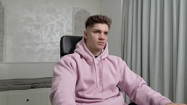 MaxKaiden online show from April 3, 2026, 4:30 am