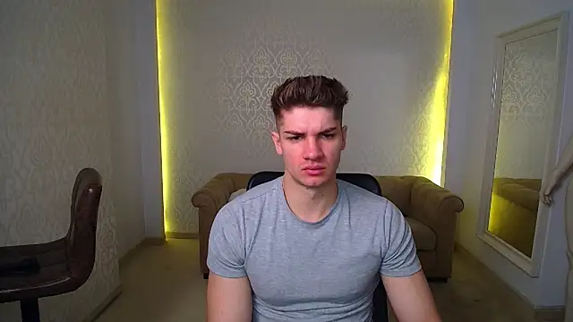 MaxKaiden online show from February 5, 2026, 5:47 am