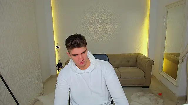 MaxKaiden online show from November 5, 2025, 5:43 am