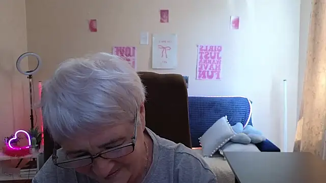 Snapshot of Sandra_Snowflake chatting on June 15, 2026, 12:05 pm Sandra Snowflake online show from June 15, 2026, 12:05 pm