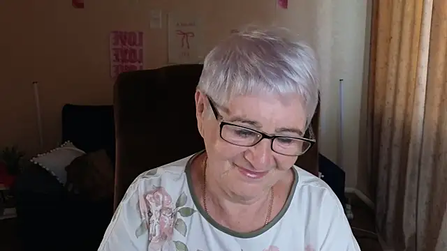 Snapshot of Sandra_Snowflake chatting on May 25, 2026, 4:34 am Sandra Snowflake online show from May 25, 2026, 4:34 am