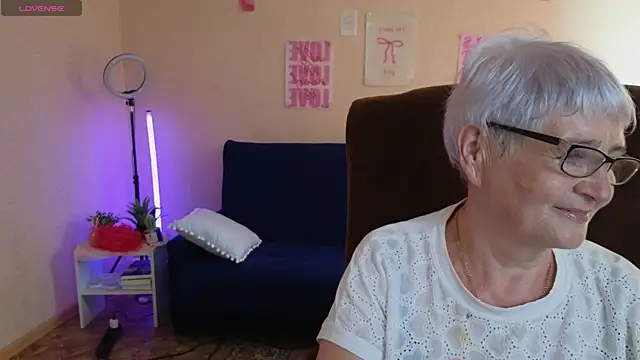 Snapshot of Sandra_Snowflake chatting on June 11, 2026, 12:13 pm Sandra Snowflake online show from June 11, 2026, 12:13 pm
