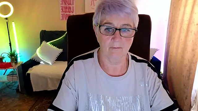 Snapshot of Sandra_Snowflake chatting on June 17, 2026, 11:09 am Sandra Snowflake online show from June 17, 2026, 11:09 am