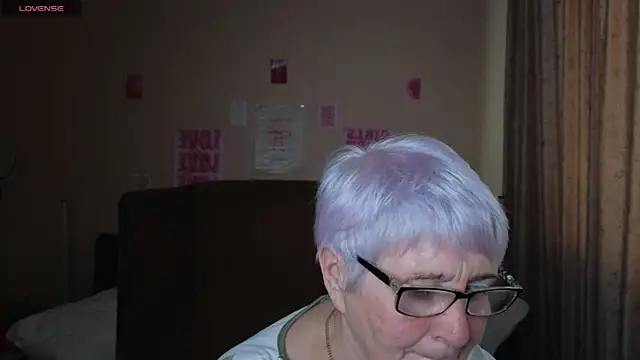 Snapshot of Sandra_Snowflake chatting on May 7, 2026, 12:08 pm Sandra Snowflake online show from May 7, 2026, 12:08 pm