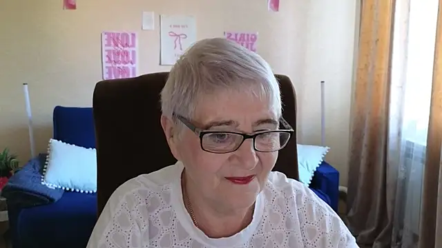 Snapshot of Sandra_Snowflake chatting on May 20, 2026, 4:09 am Sandra Snowflake online show from May 20, 2026, 4:09 am