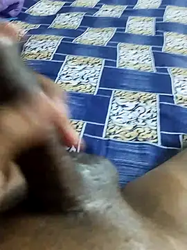 Snapshot of desi_pb02 chatting on December 21, 2025, 7:37 pm desi pb02 online show from December 21, 2025, 7:37 pm