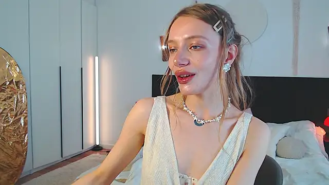 LunaticaBae online show from March 23, 2026, 2:44 am