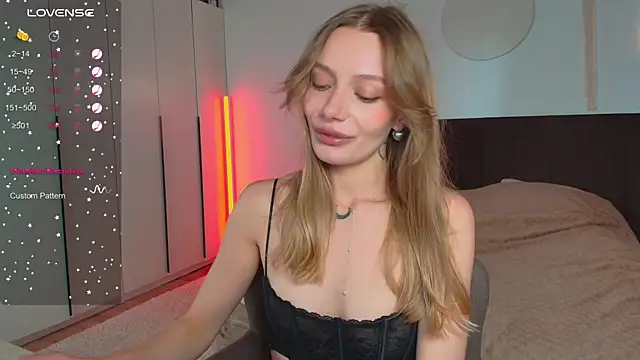 Snapshot of LunaticaBae chatting on October 14, 2025, 6:25 am LunaticaBae online show from October 14, 2025, 6:25 am