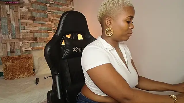 DashaSousaa online show from April 16, 2026, 2:18 pm