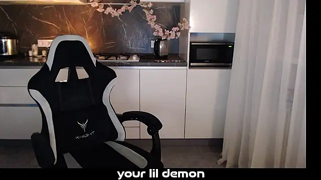 Snapshot of yourlildemon chatting on March 6, 2026, 4:35 pm yourlildemon online show from March 6, 2026, 4:35 pm