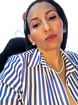 Snapshot of Mrsvictoriaaa chatting on February 19, 2026, 7:33 pm Mrsvictoriaaa online show from February 19, 2026, 7:33 pm