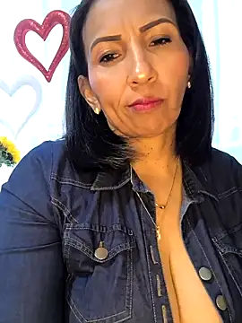 Snapshot of Mrsvictoriaaa chatting on February 13, 2026, 7:58 pm Mrsvictoriaaa online show from February 13, 2026, 7:58 pm