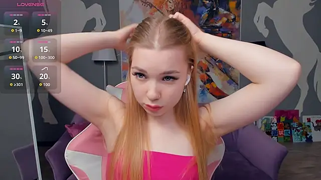 Snapshot of FloraBonde chatting on November 5, 2025, 11:24 am FloraBonde online show from November 5, 2025, 11:24 am