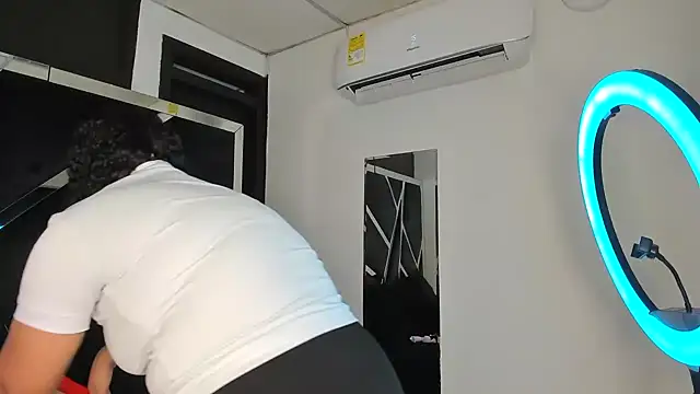 Rubyxht online show from November 14, 2025, 12:31 pm