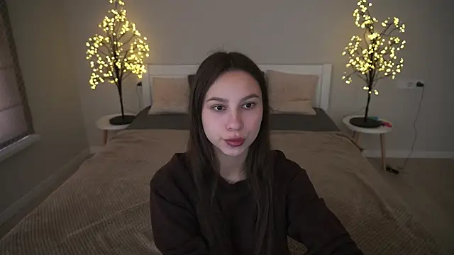 PaigePrado online show from September 26, 2025, 12:45 pm