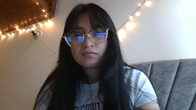 Arielle lov online show from December 1, 2025, 6:53 pm