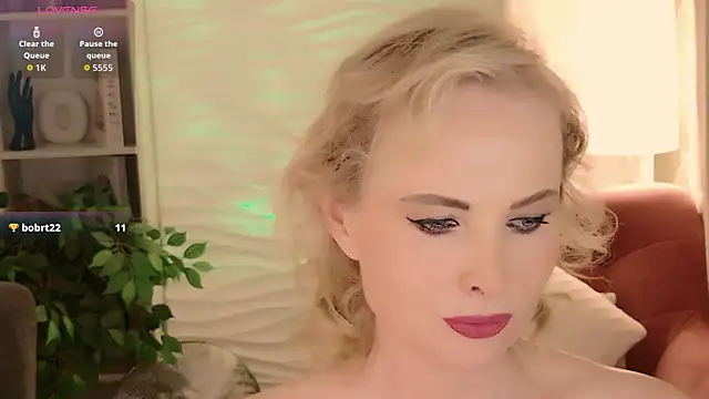 Snapshot of Sandra_Kind chatting on June 16, 2026, 5:29 am Sandra Kind online show from June 16, 2026, 5:29 am