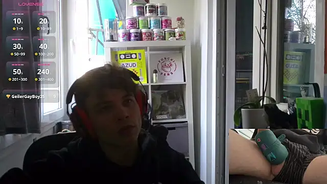 Snapshot of PainterHase chatting on February 19, 2025, 2:44 pm PainterHase online show from February 19, 2025, 2:44 pm