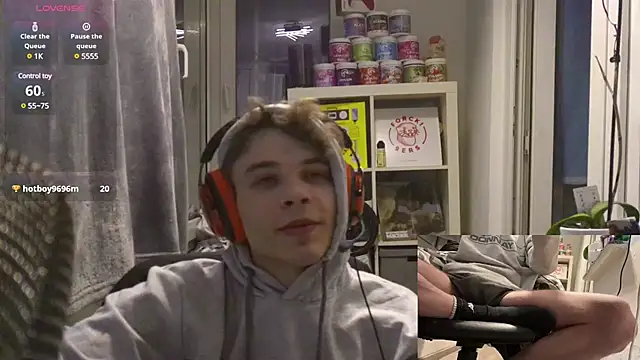 Snapshot of PainterHase chatting on February 17, 2025, 6:06 pm PainterHase online show from February 17, 2025, 6:06 pm