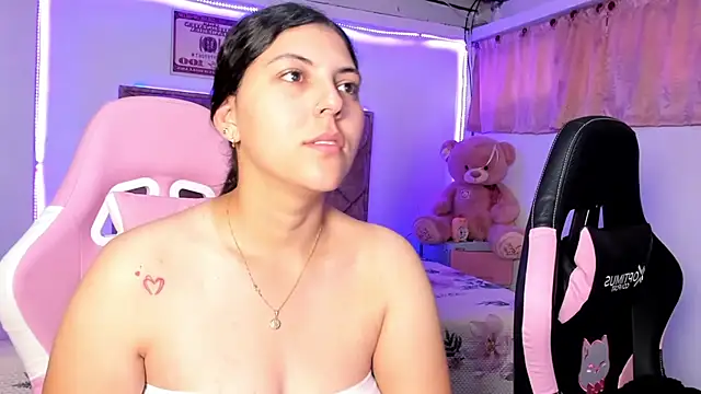 Snapshot of Cristal_Smith20 chatting on July 1, 2026, 12:05 pm Cristal Smith20 online show from July 1, 2026, 12:05 pm
