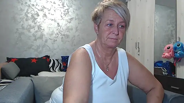 RosesandLillies online show from January 13, 2026, 6:12 pm