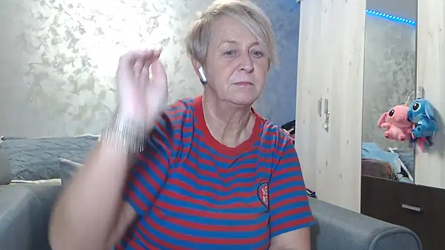 Snapshot of RosesandLillies chatting on February 2, 2026, 6:07 pm RosesandLillies online show from February 2, 2026, 6:07 pm