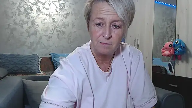 Snapshot of RosesandLillies chatting on February 6, 2026, 6:48 pm RosesandLillies online show from February 6, 2026, 6:48 pm