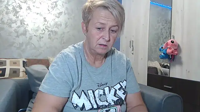 Snapshot of RosesandLillies chatting on February 16, 2026, 6:06 pm RosesandLillies online show from February 16, 2026, 6:06 pm