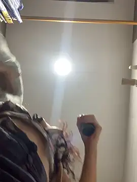 NatashaRex online show from November 30, 2025, 5:41 am