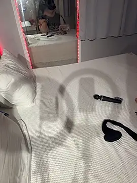 segb online show from December 4, 2025, 3:44 pm