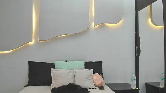 Snapshot of EmilyDiaaz chatting on April 10, 2026, 12:12 pm EmilyDiaaz online show from April 10, 2026, 12:12 pm