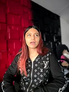 Emily-teen online show from December 2, 2025, 7:37 pm