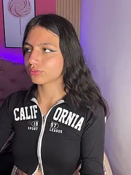 Snapshot of Emily-teen chatting on February 23, 2025, 1:21 pm Emily-teen online show from February 23, 2025, 1:21 pm