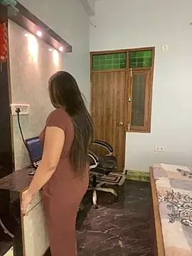 Sexy Madhuri Bhabhi online show from March 7, 2025, 8:23 am