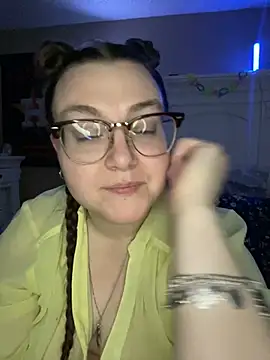 HTXBELLE online show from March 4, 2025, 12:12 pm