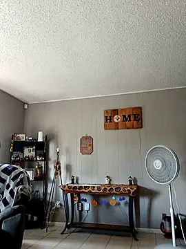 HTXBELLE online show from October 16, 2025, 8:39 pm