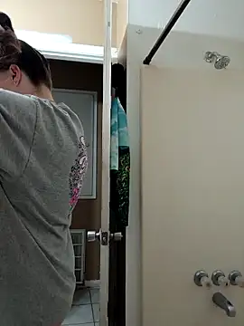 HTXBELLE online show from October 12, 2025, 8:43 pm