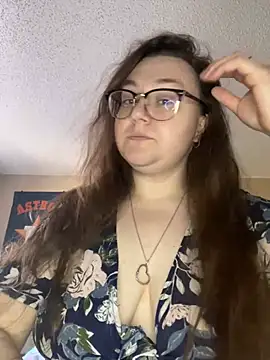 HTXBELLE online show from March 10, 2025, 3:52 pm