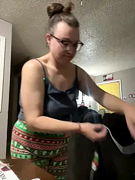 HTXBELLE online show from December 16, 2025, 3:00 am