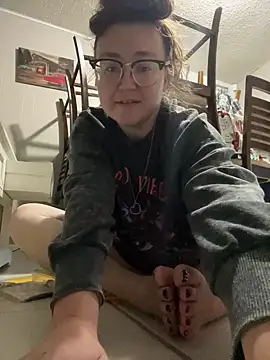 HTXBELLE online show from December 19, 2025, 1:35 pm