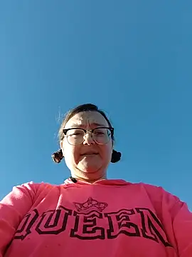 HTXBELLE online show from November 10, 2025, 10:04 pm