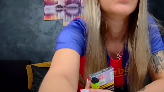 Snapshot of jake_and_melinda chatting on March 5, 2025, 5:18 am jake and melinda online show from March 5, 2025, 5:18 am